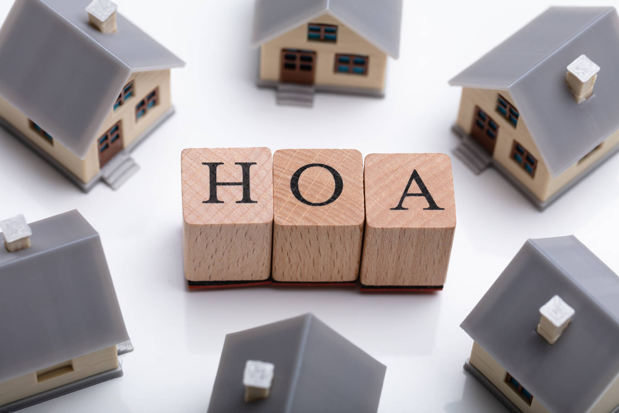 The Benefits and Drawbacks Of Living In An HOA Community (3)